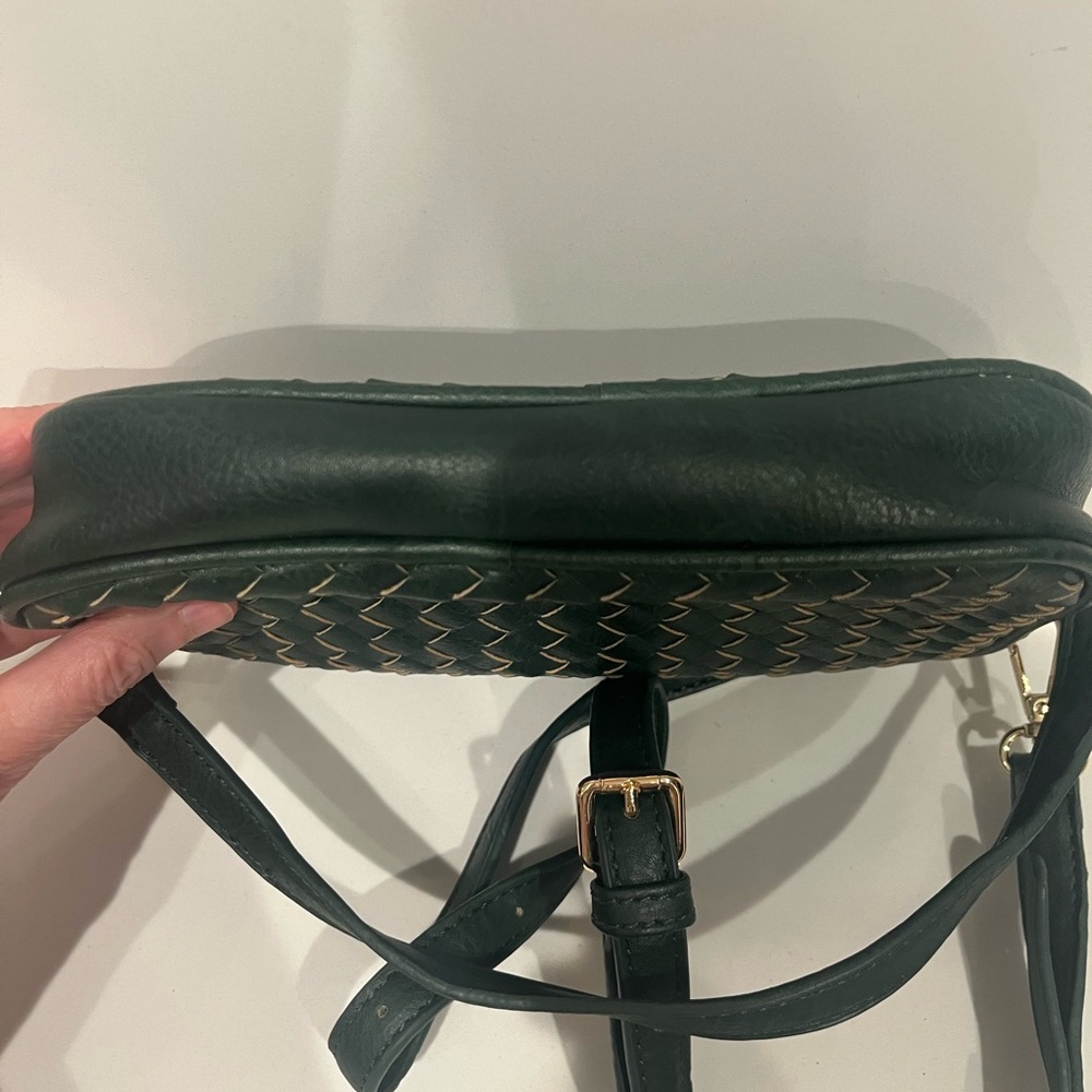 Mali + Lili Woven Vegan Crossbody Bag Forest Green - Picture 4 of 7